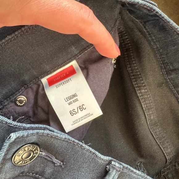 Express Stretch Mid- Rise Jegging - Picture 4 of 5